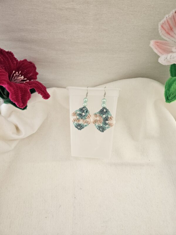 Boucles d'oreilles au crochet fat main